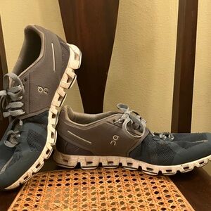 On Cloud blue/gray with white soles sneakers